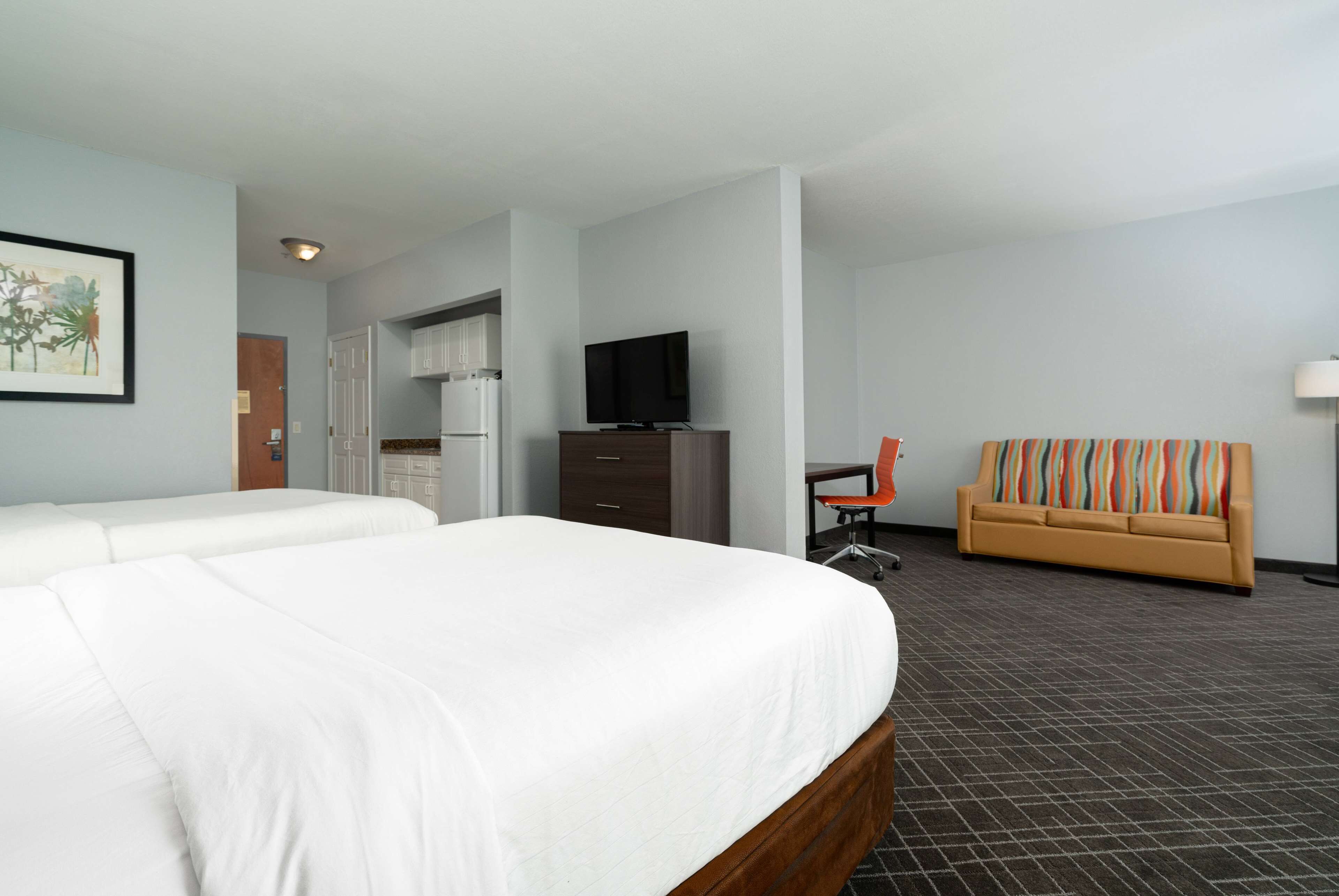 in-room safe, laptop workspace, blackout curtains, soundproofing