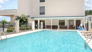 Außenpool, Liegestühle