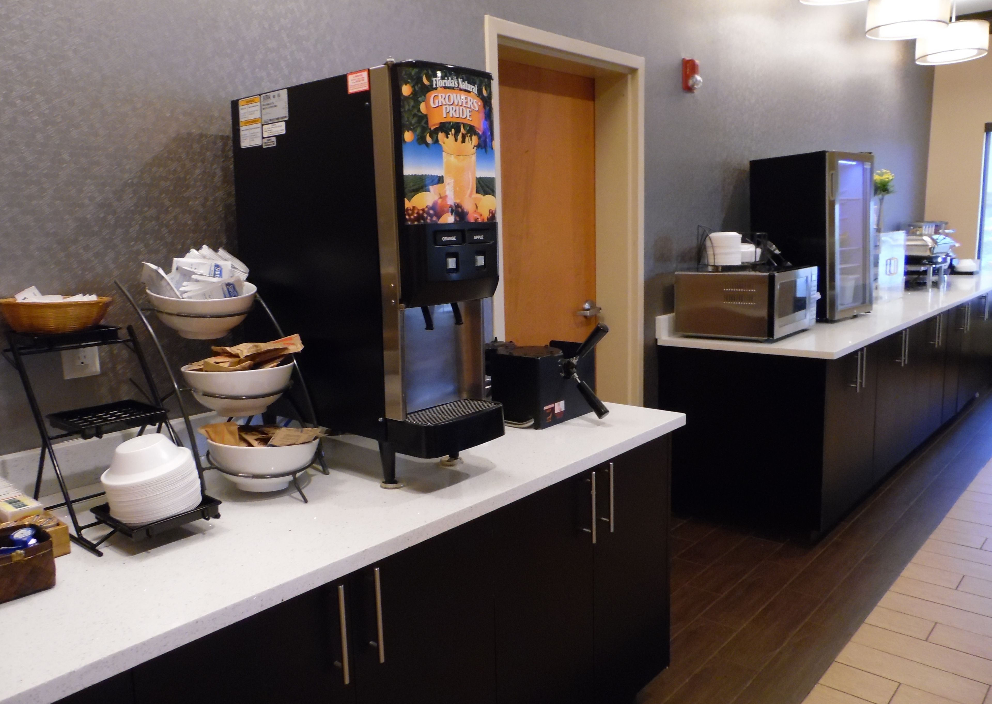 free daily full breakfast