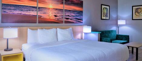 Studio Suite, 1 King Bed, Non Smoking | Premium bedding, desk, blackout drapes, iron/ironing board