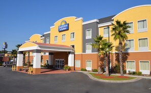 Exterior - Days Inn & Suites by Wyndham Savannah North I-95 (Port Wentworth)