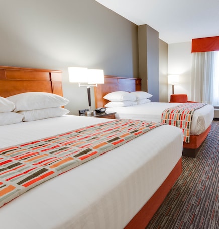 Desk, blackout drapes, iron/ironing board, free cribs/infant beds. Drury Inn & Suites Greenville