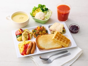 Free daily buffet breakfast