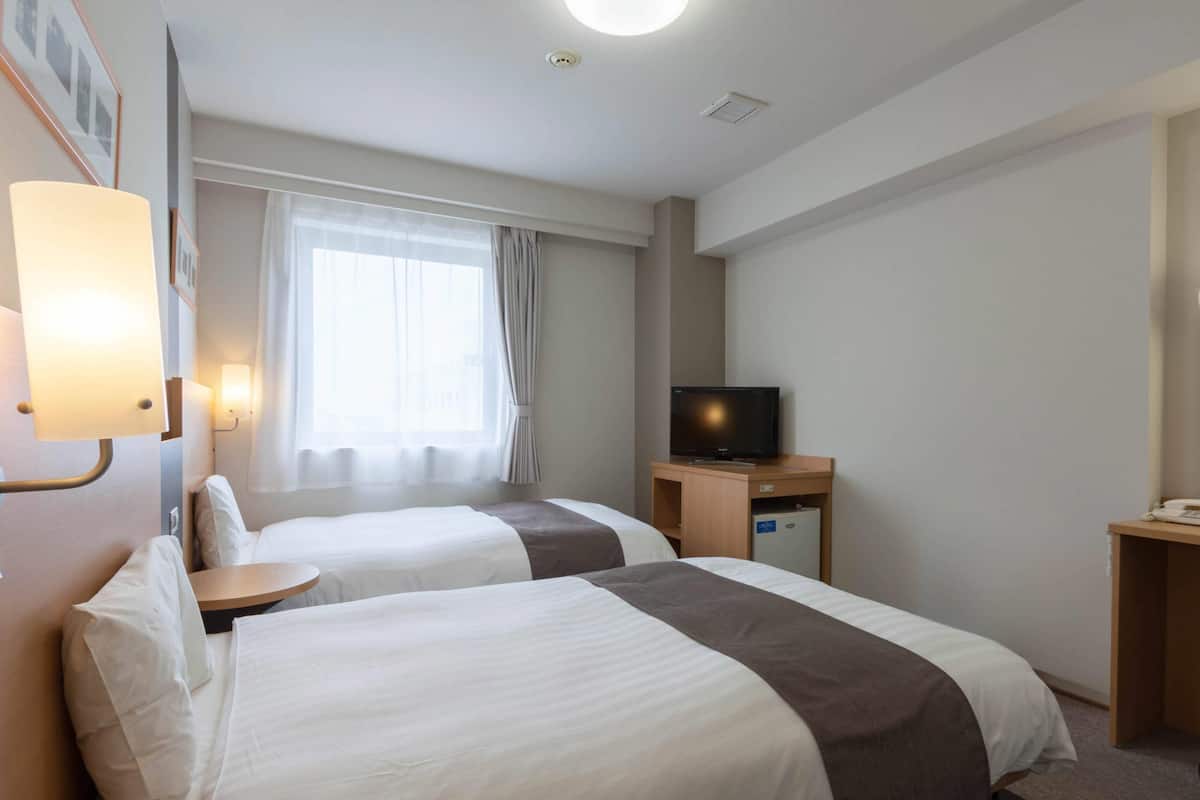 Quarto duplo standard, 2 camas de solteiro, para não fumantes | Escrivaninha, espaço de trabalho para notebook, Wi-Fi de cortesia