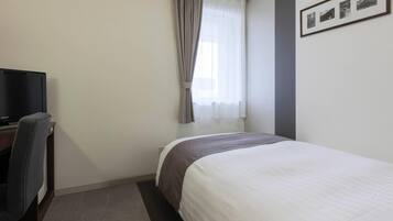 Room, 1 Twin Bed, Non Smoking | Desk, laptop workspace, WiFi (free), bed sheets