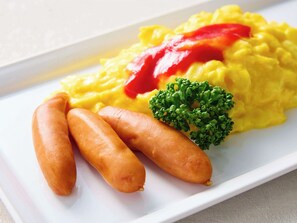 Free daily buffet breakfast