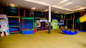 Children's play area - indoor - Pousada Corais e Conchas (Búzios)
