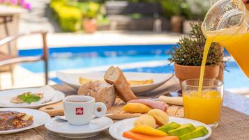 Free daily continental breakfast