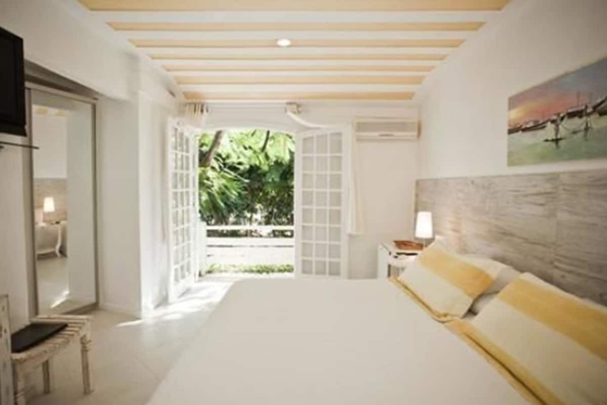 Standard Double Room | Egyptian cotton sheets, premium bedding, pillow-top beds, minibar