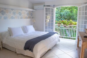 Egyptian cotton sheets, premium bedding, pillowtop beds, minibar - Auberge de La Langouste (Búzios)