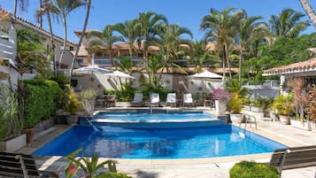 2 piscinas al aire libre, sombrillas, tumbonas