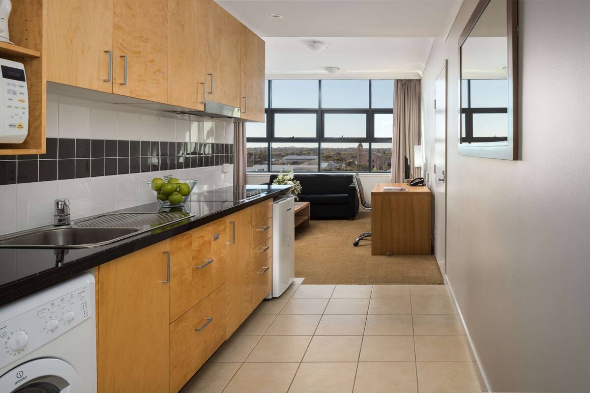 fridge, coffee/tea maker, electric kettle