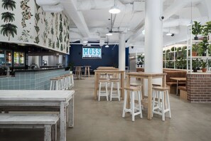 Bar (on property) - Rydges Mackay Suites (Mackay)