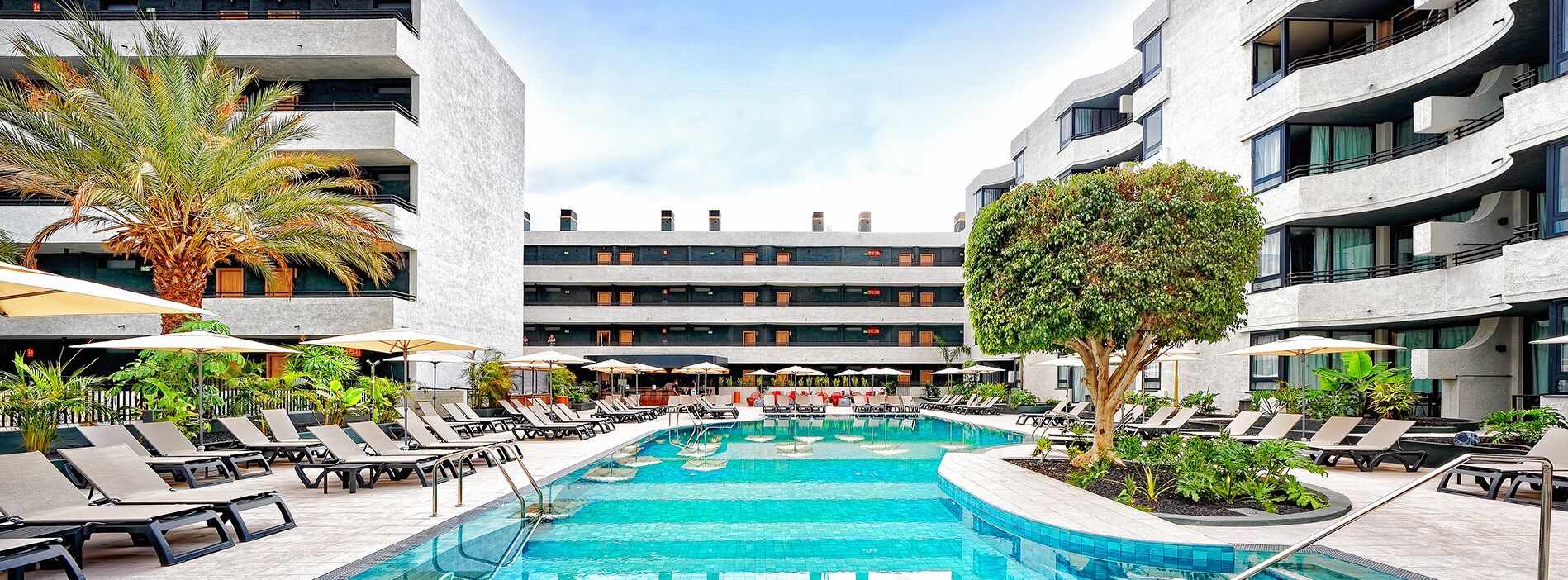 3 outdoor pools, pool umbrellas, pool loungers