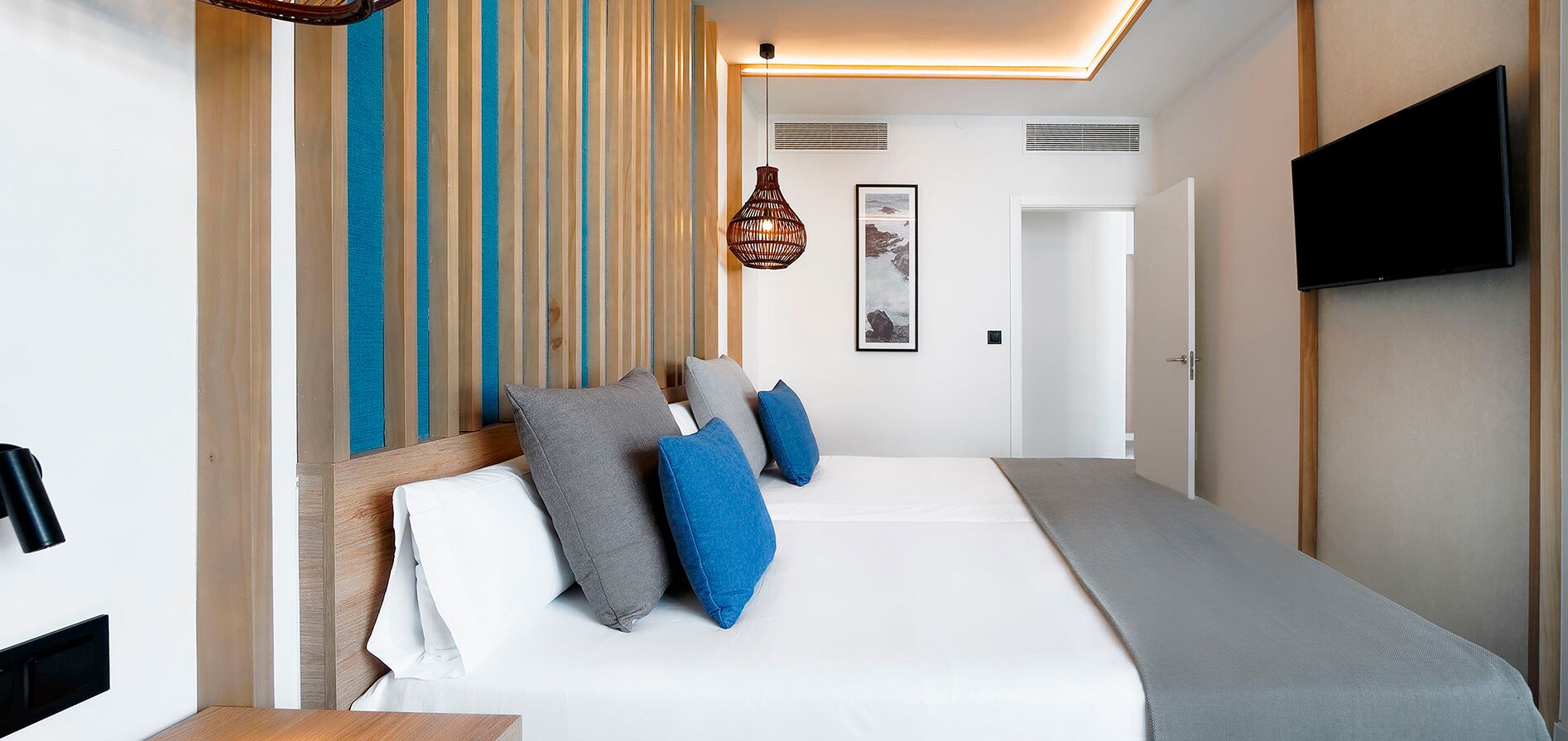 羽绒被、迷你吧、客房内保险箱、办公桌