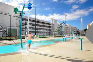 3 piscinas al aire libre, sombrillas, tumbonas