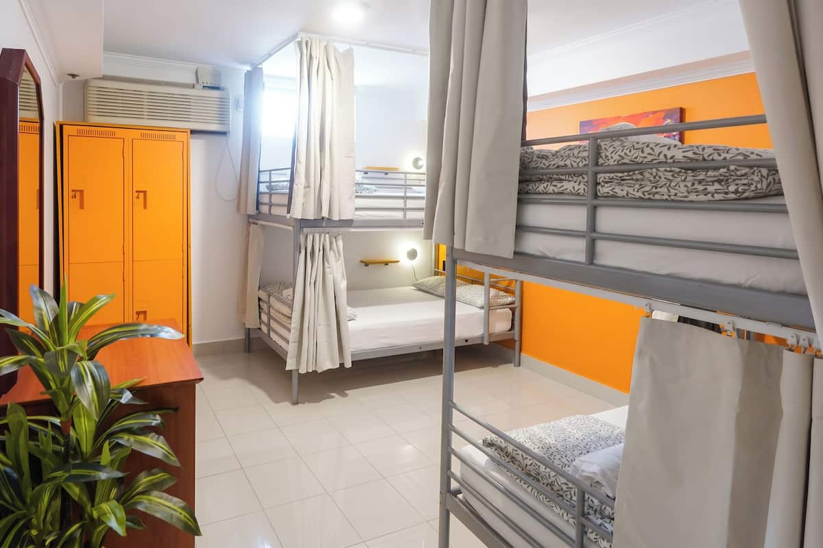 Ferros/tábuas de passar roupa, Wi-Fi de cortesia, roupa de cama