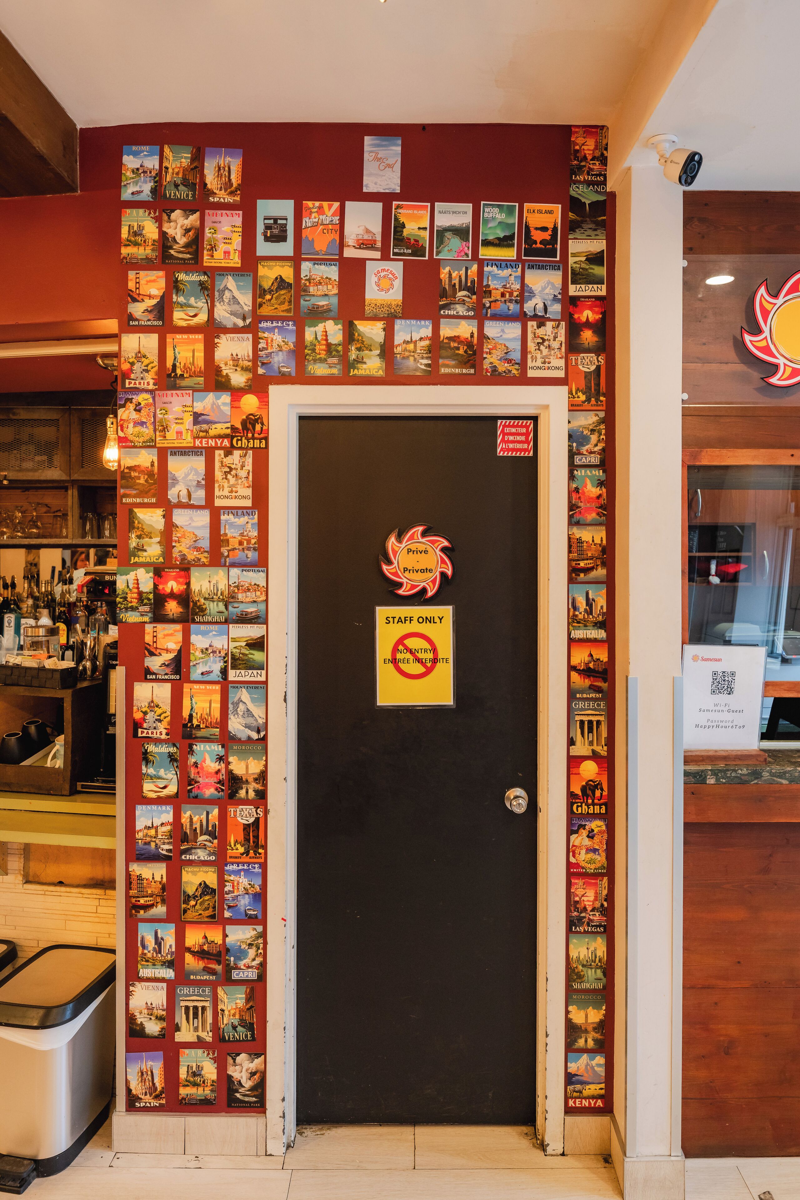 Bar (trong khuôn viên)