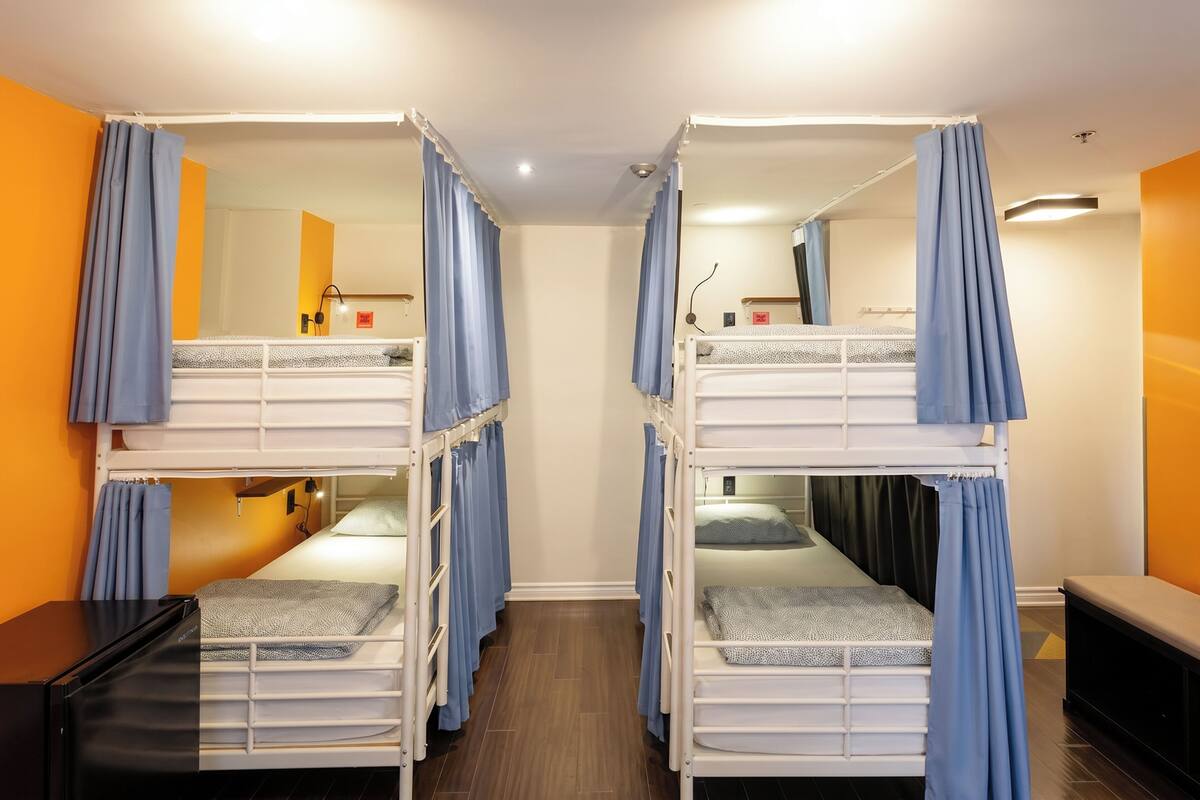 Ferros/tábuas de passar roupa, Wi-Fi de cortesia, roupa de cama