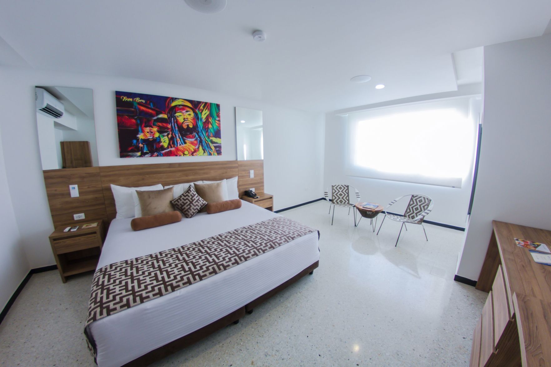 Zimmersafe, Schreibtisch, kostenloses WLAN, Bettwäsche