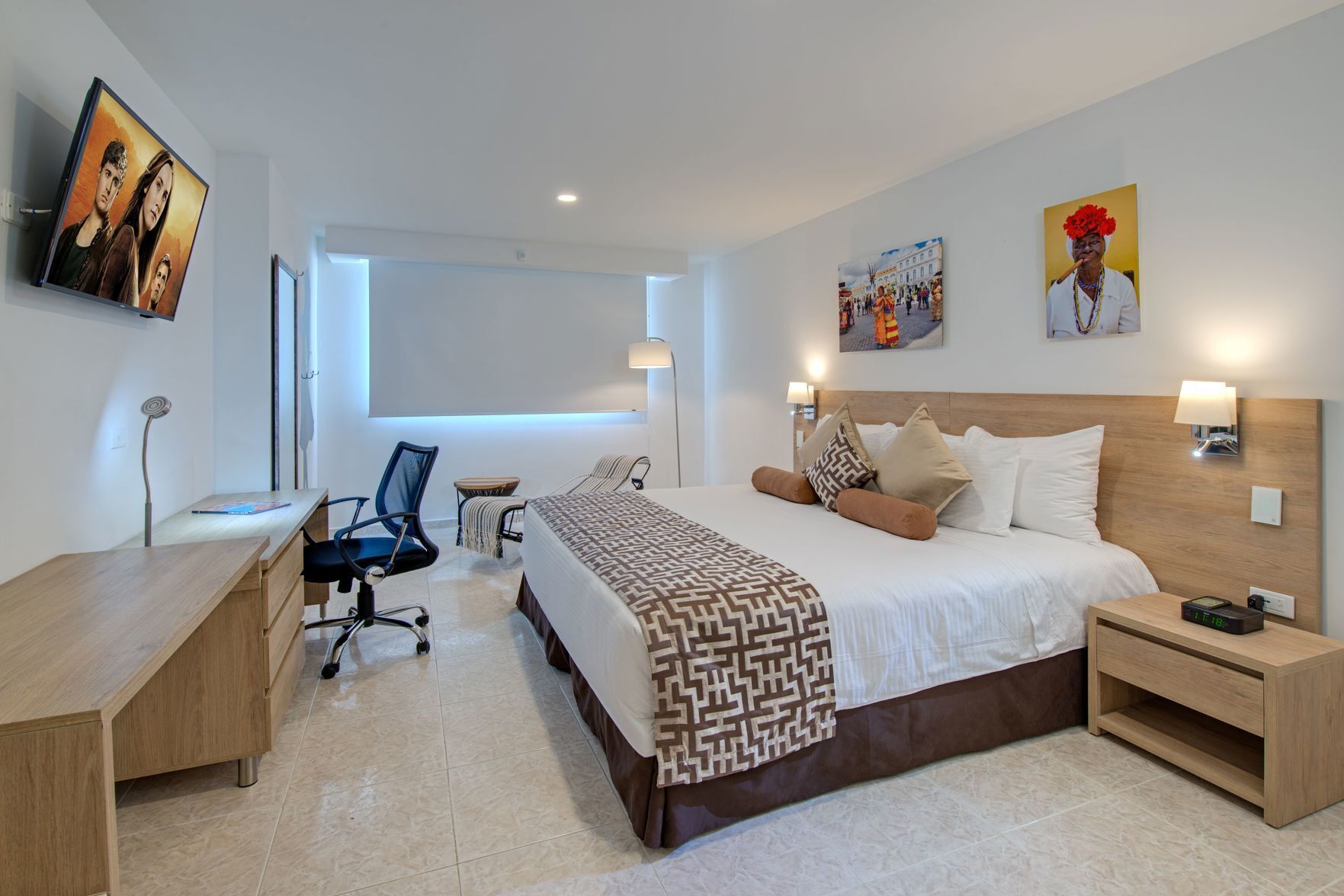 Zimmersafe, Schreibtisch, kostenloses WLAN, Bettwäsche