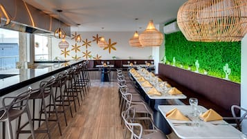 2 restaurants, dinner served, Italian cuisine