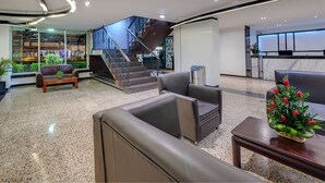 A modern lobby with a staircase, seating area, and a reception desk. - Hotel Dorado Plaza Bocagrande - All Inclusive (Cartagena)