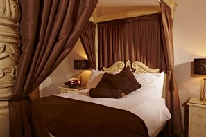 Habitación Deluxe, 1 cama matrimonial, para no fumadores, hidromasaje (Four Poster Bed) | Decoración personalizada, muebles diferentes y escritorio