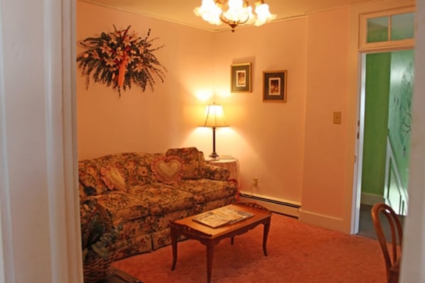 Room, Private Bathroom (Canopy Suite) | Living area