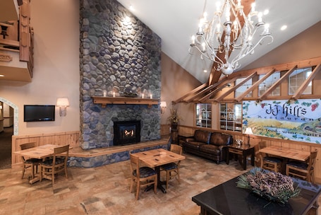 Sala de estar en el lobby. Icicle Village Resort