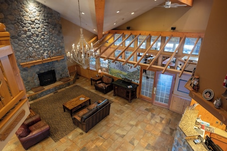 Restaurant. Icicle Village Resort