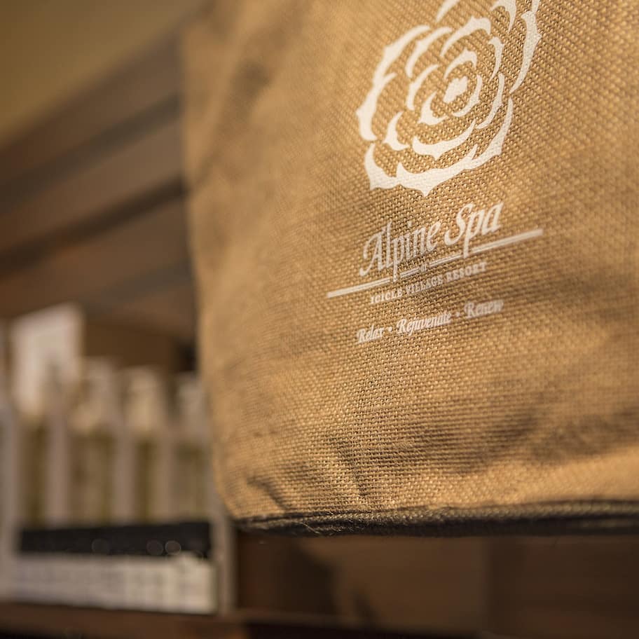 Couples treatment rooms, steam room, body treatments, aromatherapy