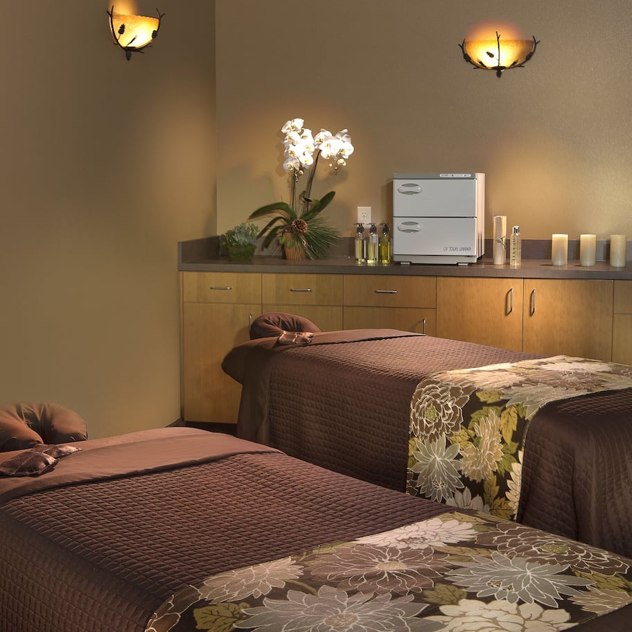Couples treatment rooms, steam room, body treatments, aromatherapy