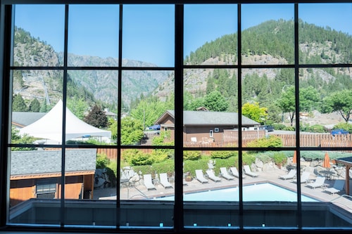 Icicle Village Resort