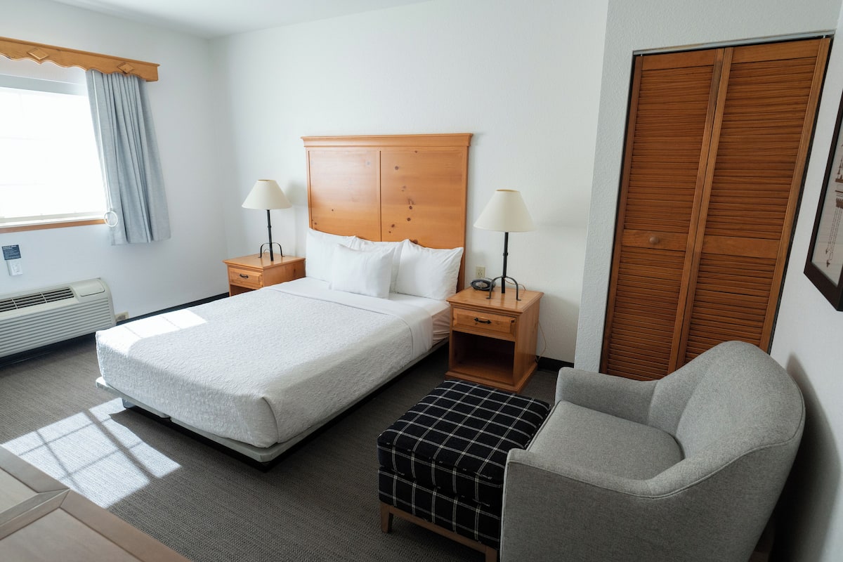 Accessible Alphine Queen | Premium bedding, pillowtop beds, blackout drapes, iron/ironing board