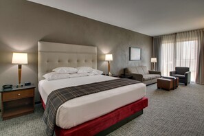 Sängtillbehör av högsta kvalitet och värdeförvaringsskåp på rummet