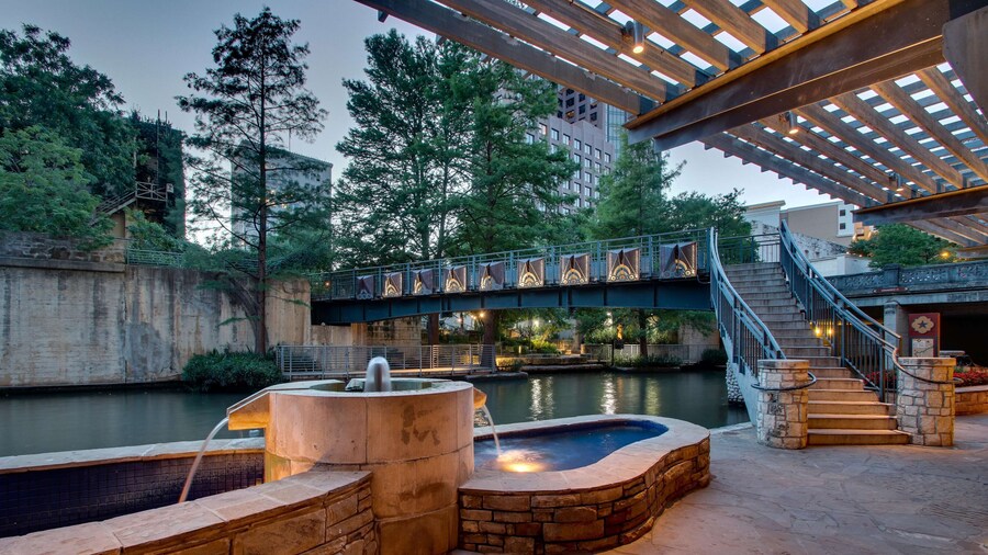 Drury Plaza Hotel San Antonio Riverwalk
