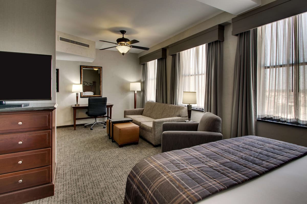 1 bedroom, premium bedding, in-room safe, desk