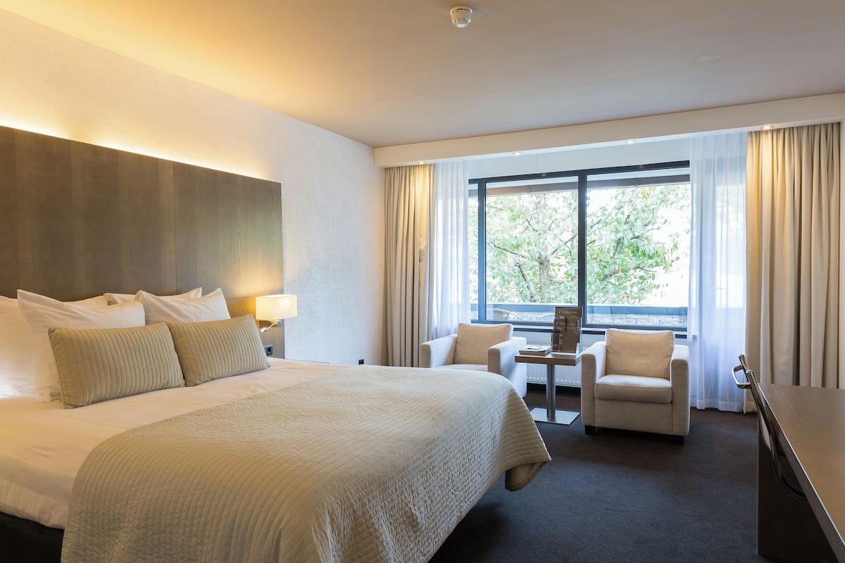 1 bedroom, in-room safe, desk, iron/ironing board