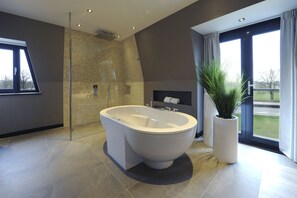 Suite | In-room safe, desk, iron/ironing board, cots/infant beds - Van der Valk Hotel de Bilt - Utrecht (De Bilt)