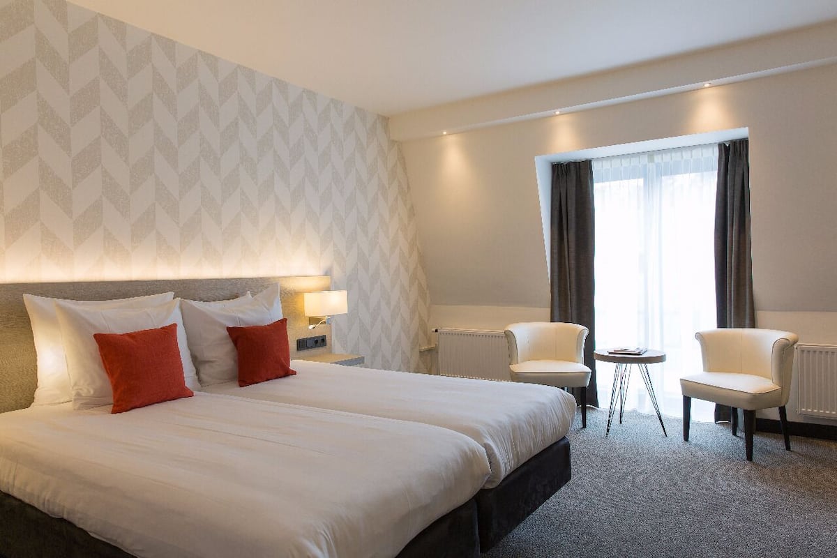 1 bedroom, in-room safe, desk, iron/ironing board
