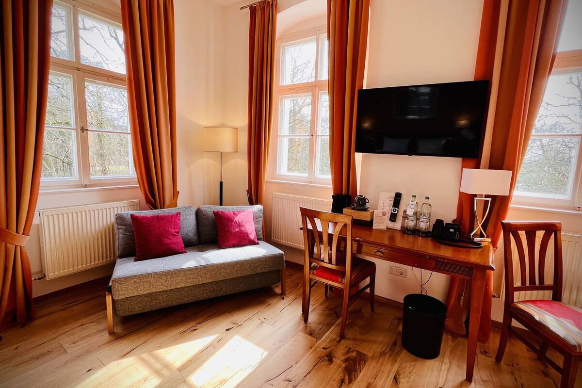 premium bedding, in-room safe, individually furnished, desk