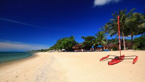 Private beach, white sand, sun-loungers, beach umbrellas - Samui Laguna Resort (Koh Samui)