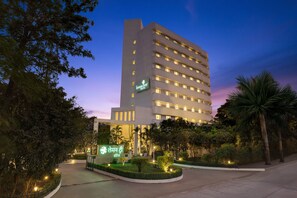 Fassade der Unterkunft – Abend/Nacht