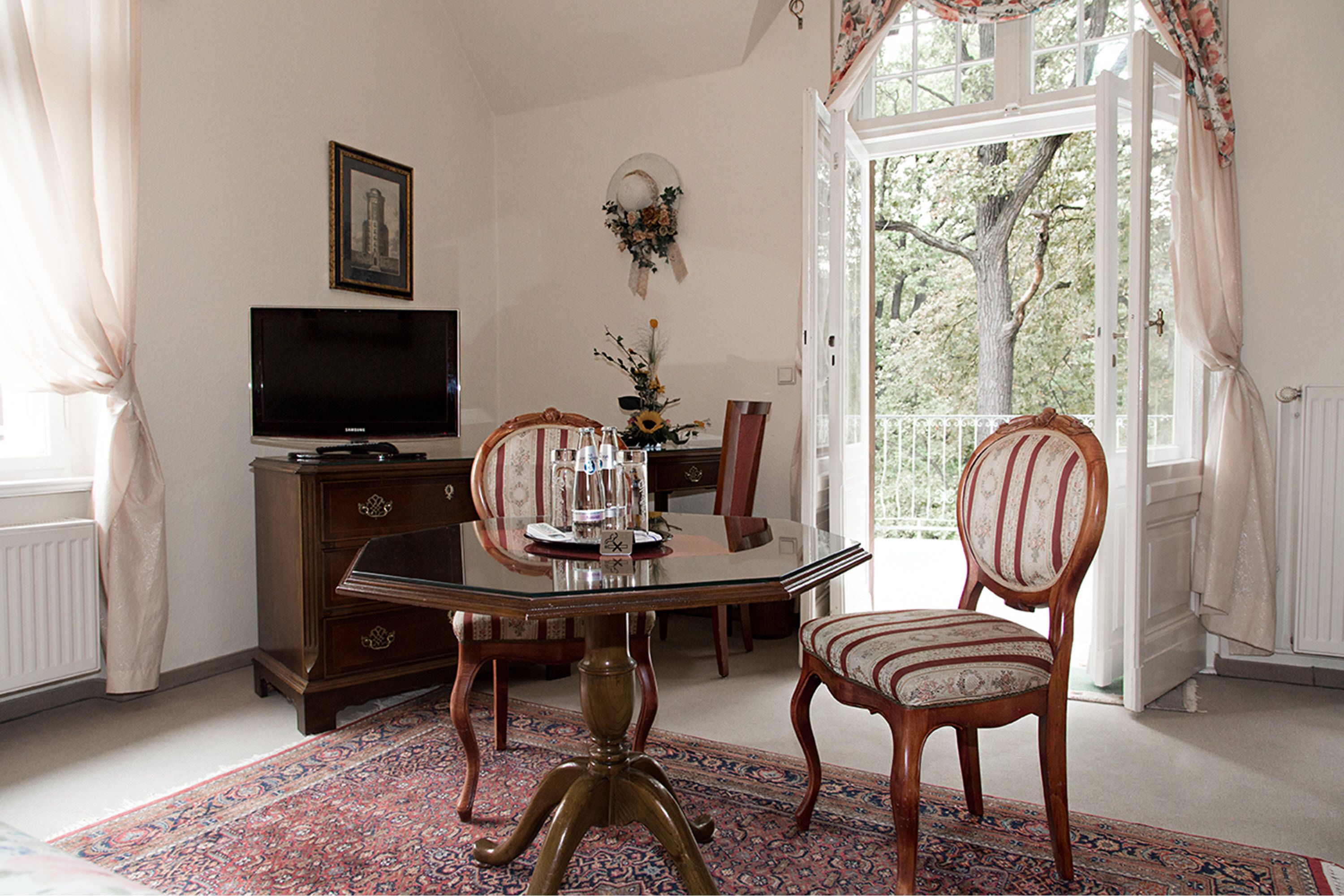 hypo-allergenic bedding, minibar, in-room safe, desk