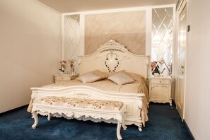 Suite | Premium bedding, minibar, in-room safe, individually furnished - Park Hotel (Dnipro)