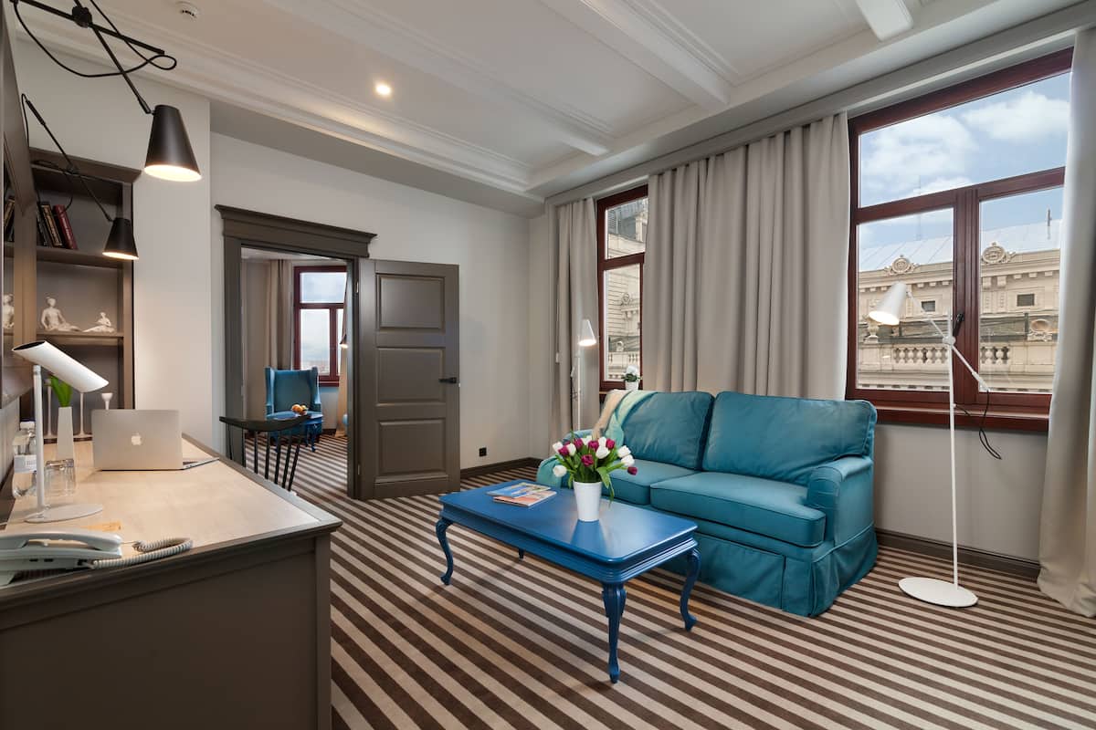 Suite | Minibar, meja kerja, ruang kerja ramah laptop, dan Wi-Fi gratis