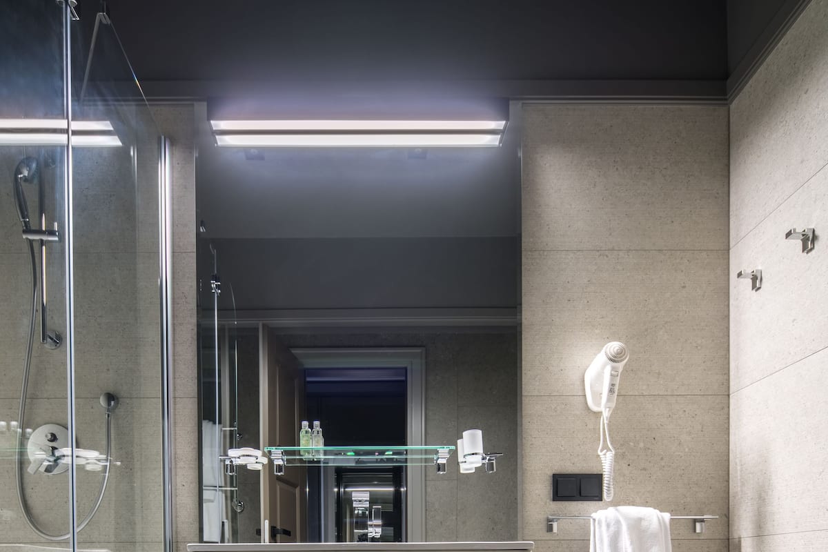 Suite | Kamar mandi | Perlengkapan mandi gratis, pengering rambut, jubah mandi, dan sandal