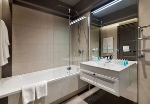 Suite | Minibar, desk, laptop workspace, free WiFi - PANORAMA Hotel (Lviv)