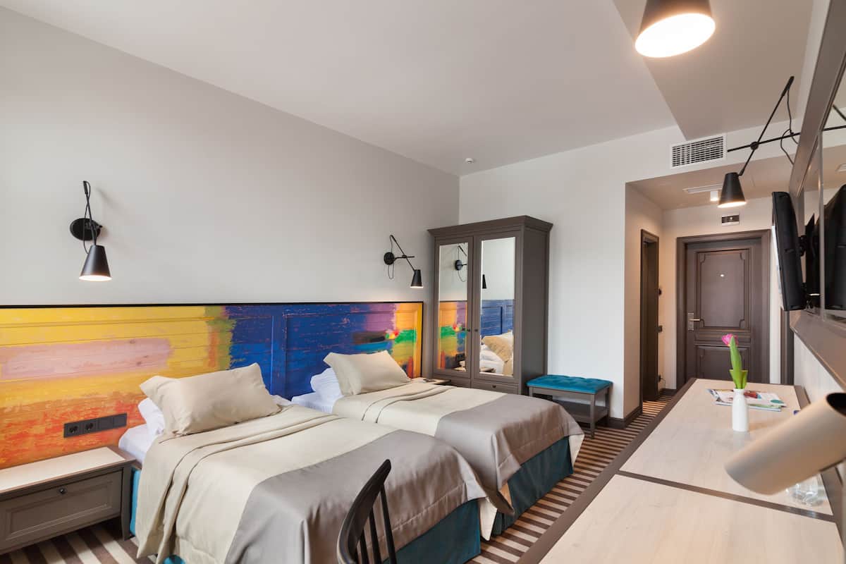 Kamar Standar, 2 Tempat Tidur Twin | Minibar, meja kerja, ruang kerja ramah laptop, dan Wi-Fi gratis